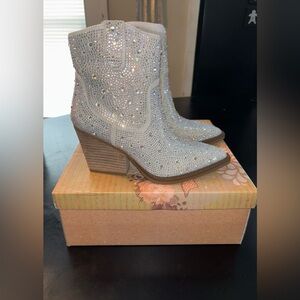 VERY G Kady Silver Bling Boots